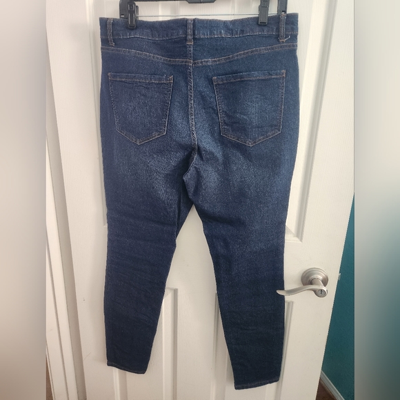 Skinny Jeans - Picture 2 of 3